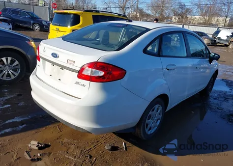 2011 Ford Fiesta Se z USA, uszkodzony, nr VIN 3FADP4BJ5BM198574